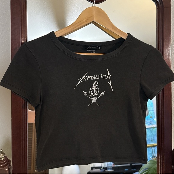 Cotton On Tops - SOLD Metallica Baby Tee